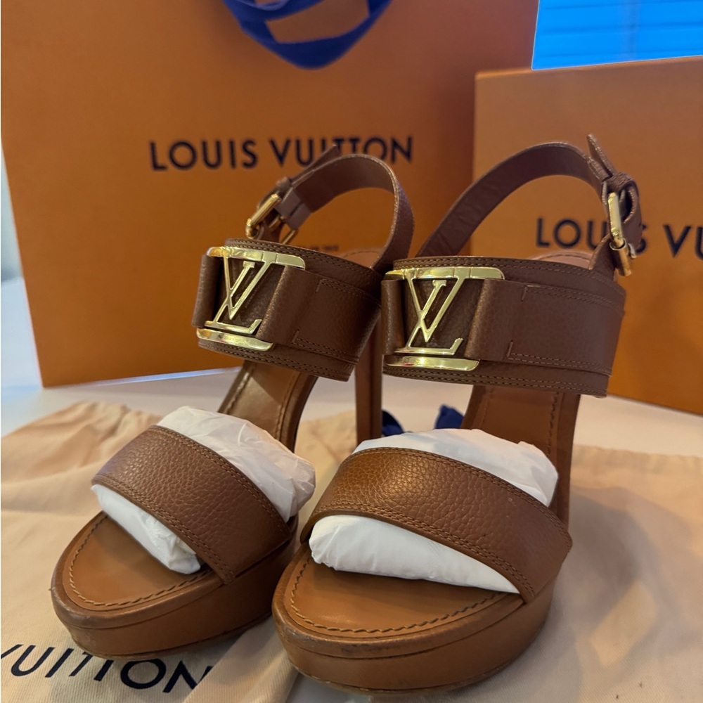 Louis Vuitton Horizon Leather Platform
Sandal Heels Brown Cognac Size 37 - Picture 4 of 13